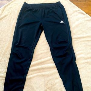 Like new, men’s Adidas Climacool jogger (XL)